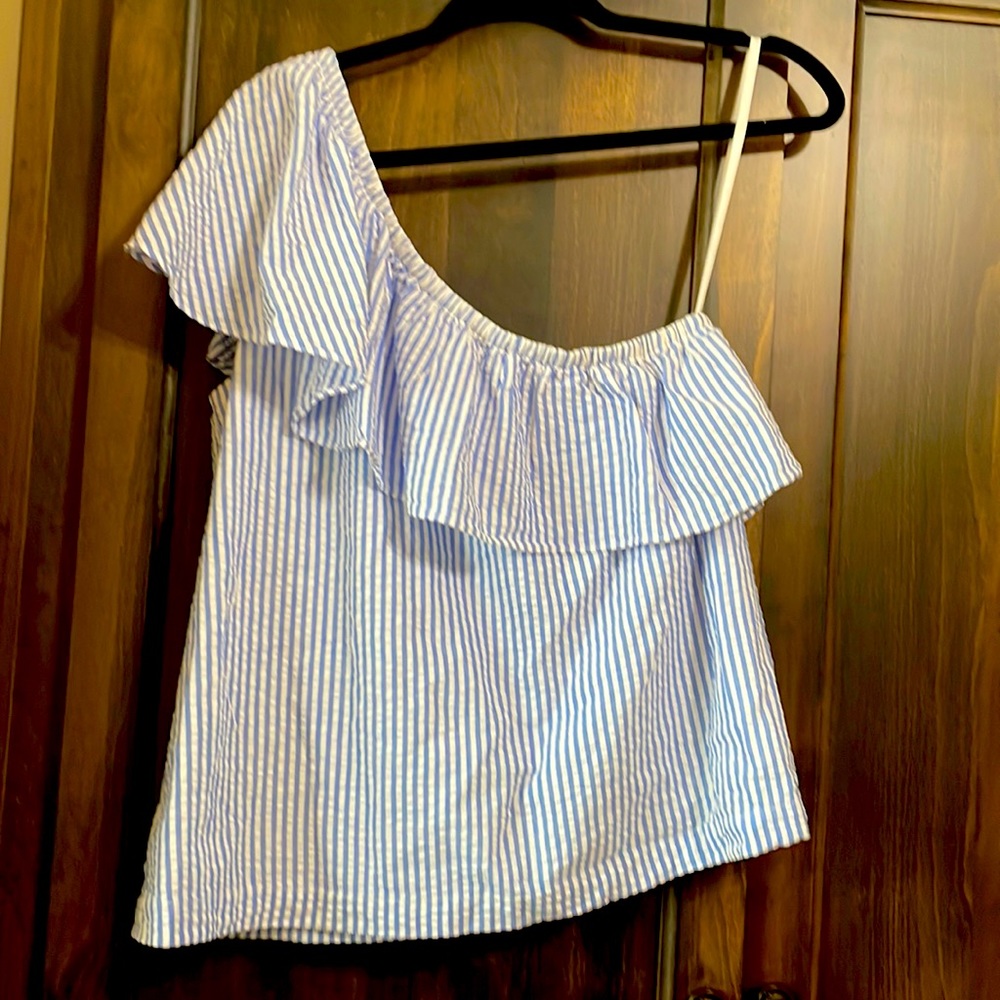 Women’s size 8 vineyard vines shirt